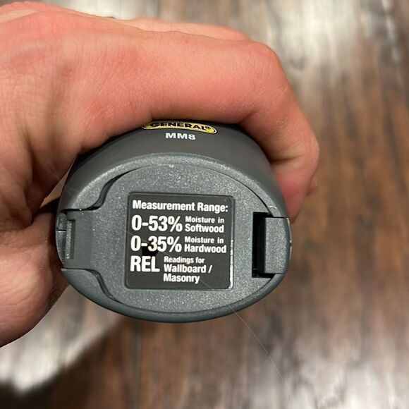 General Tools MM8 Pinless LCD Moisture Meter with Tricolor Bar Graph - Picture 4 of 6